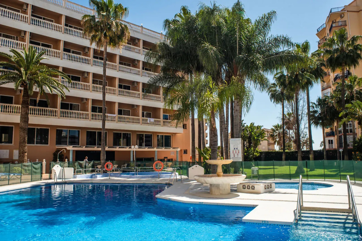 Hotel Parasol by Dorobe