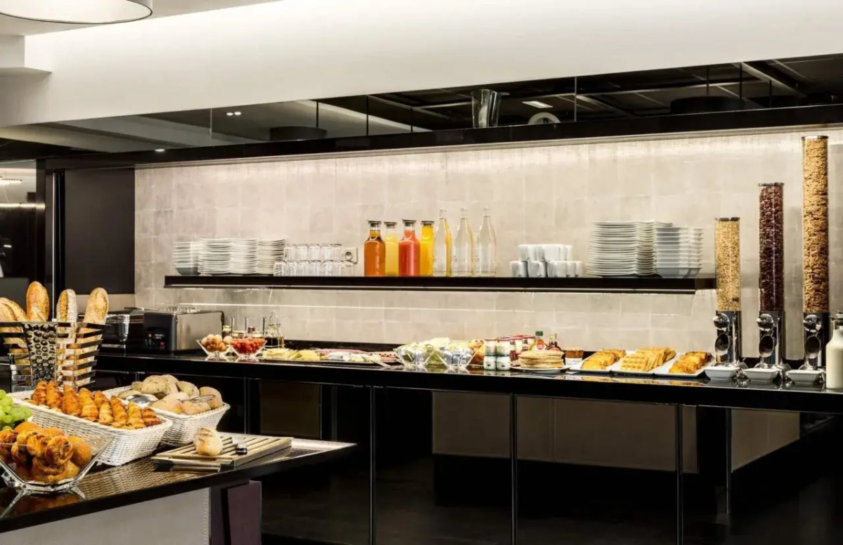 AC Porte Maillot Hotel