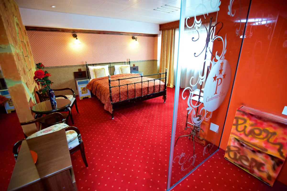 Grand Pier Hotel Old Town