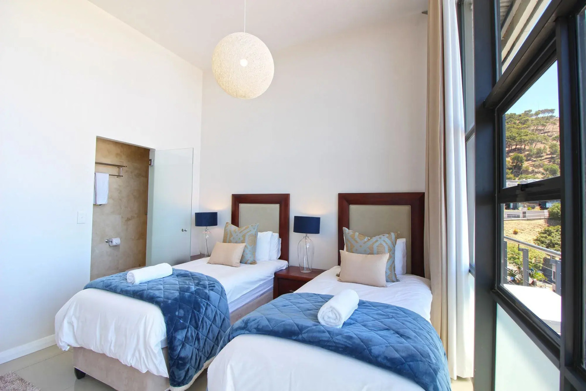 Hillhouse Penthouse 7th Floor