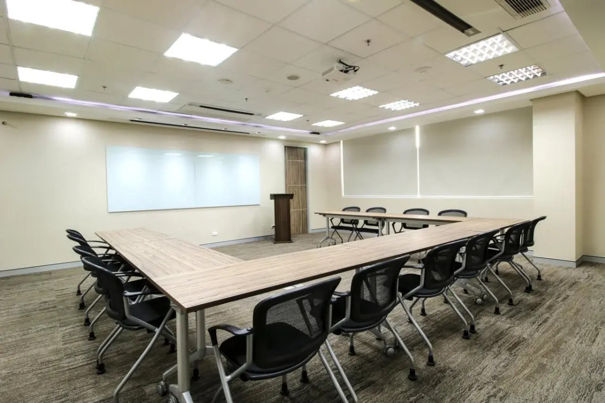 Red Planet Makati Amorsolo