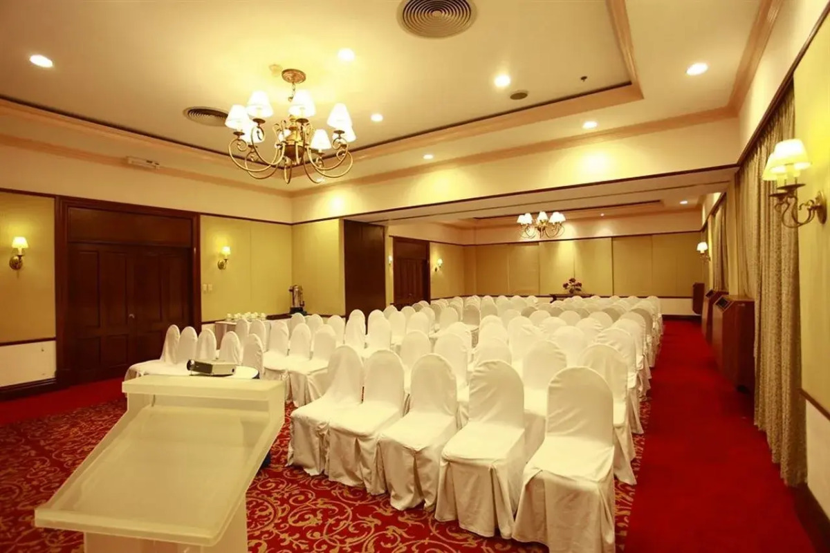 Waterfront Airport Hotel & Casino