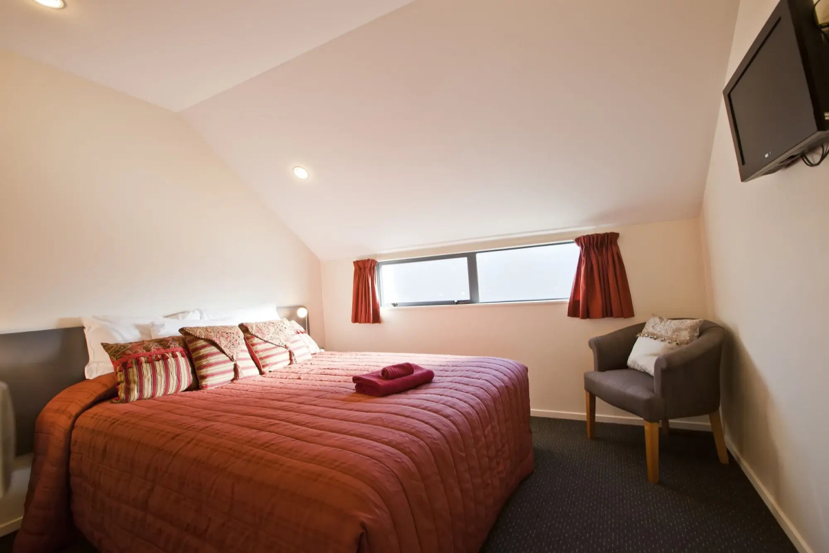 298 Westside Motor Lodge