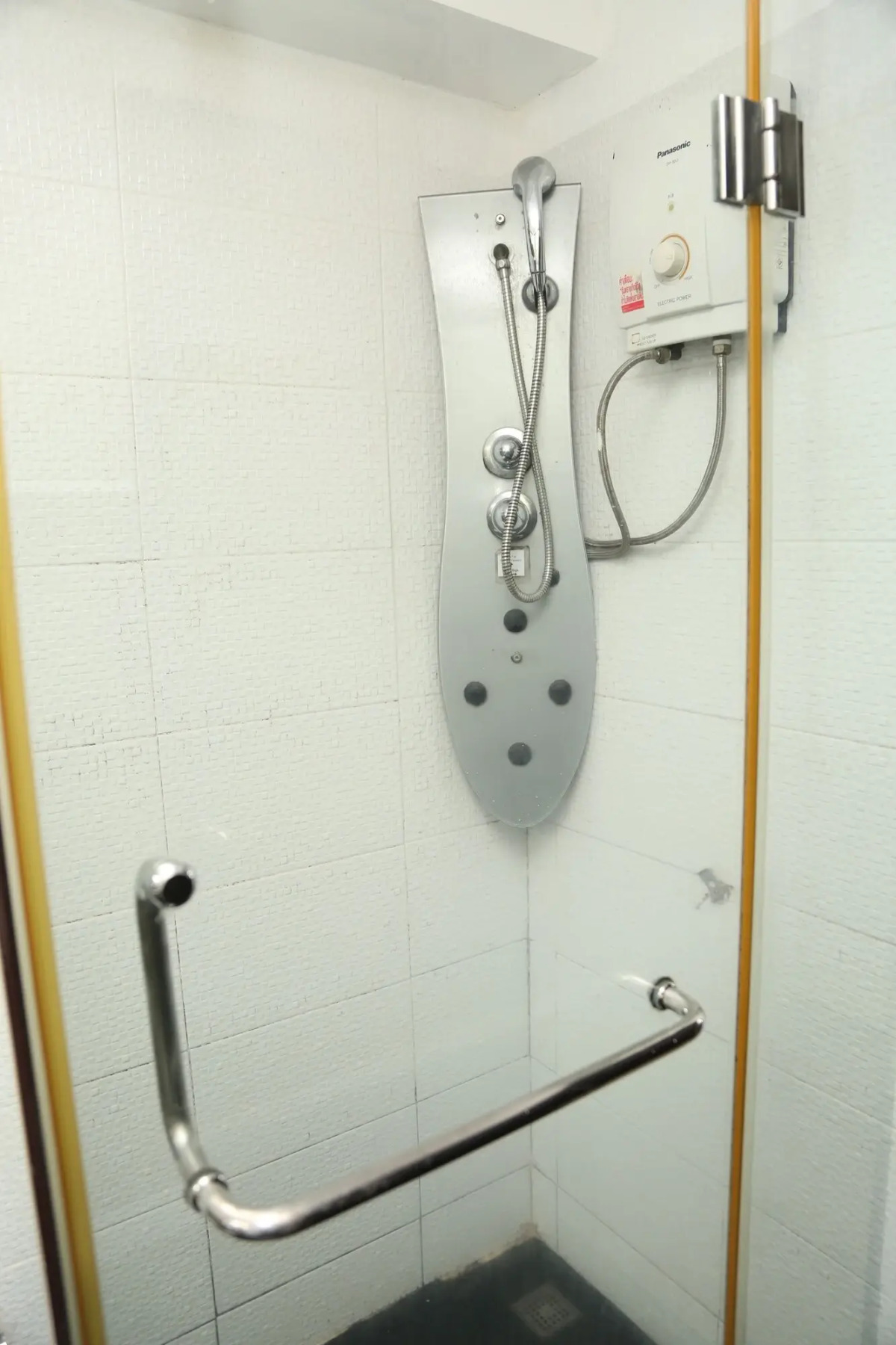 Boss Suites Nana Hotel