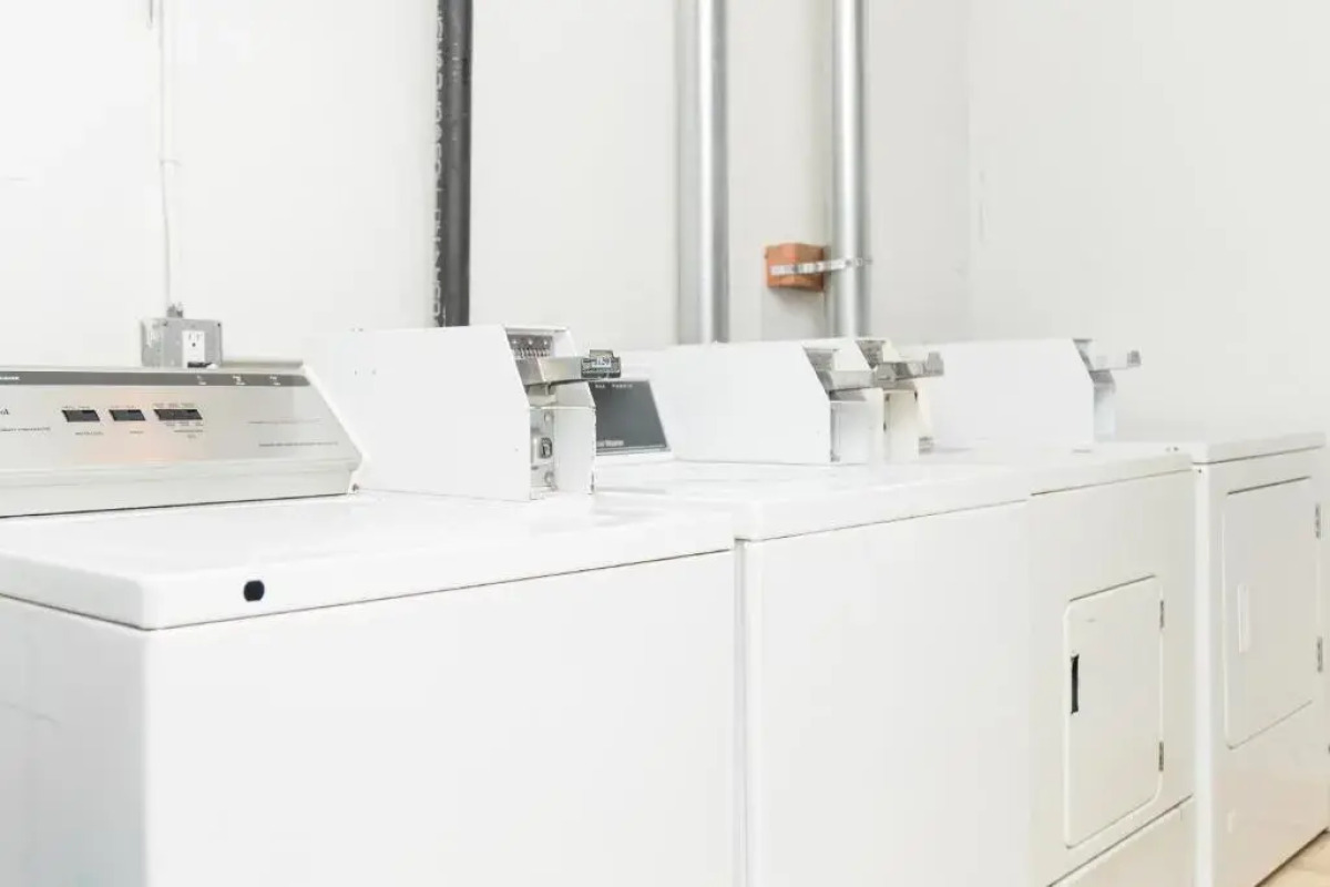 ITH Hermosa Beach Surf Hostel LAX