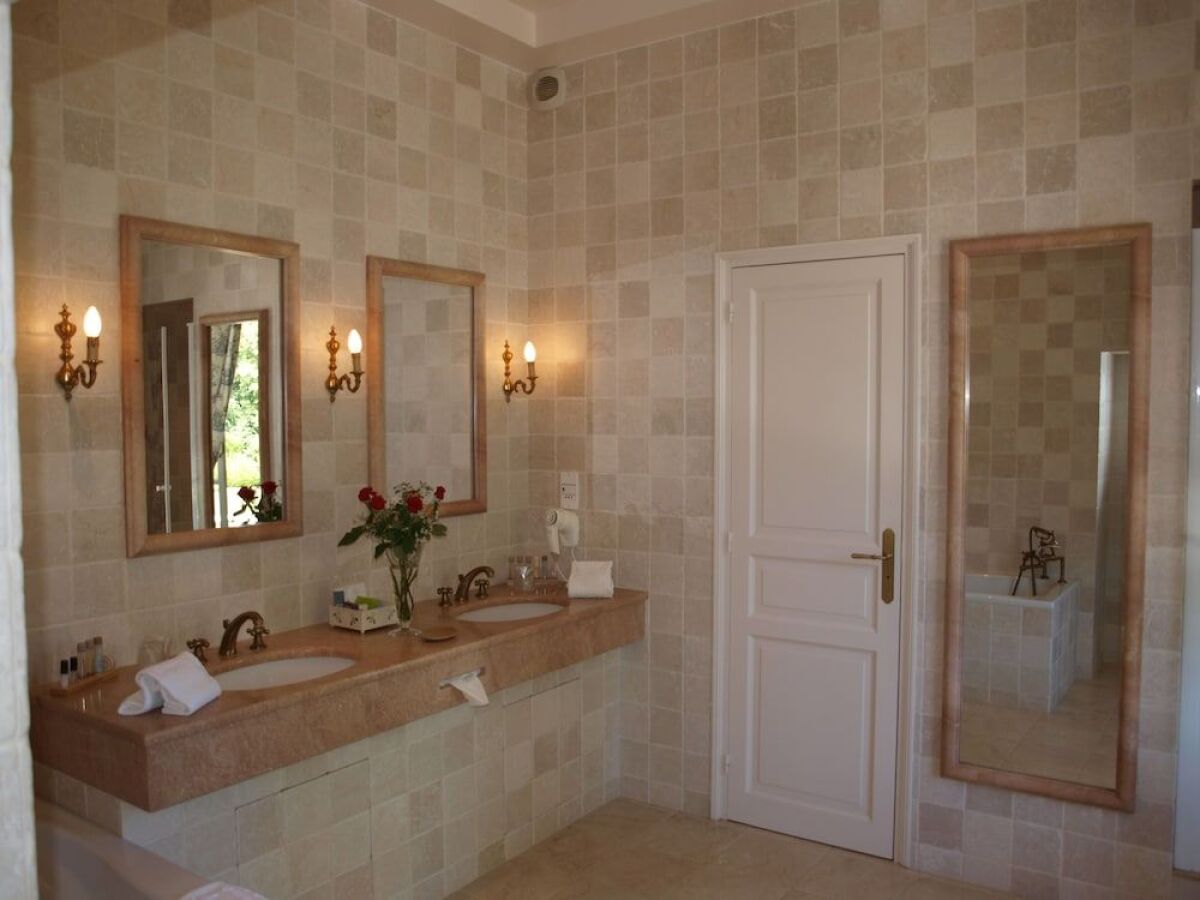 Château De Vault De Lugny