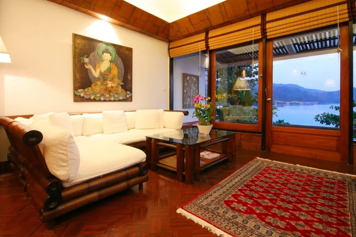 Mom Tri's Villa Royale