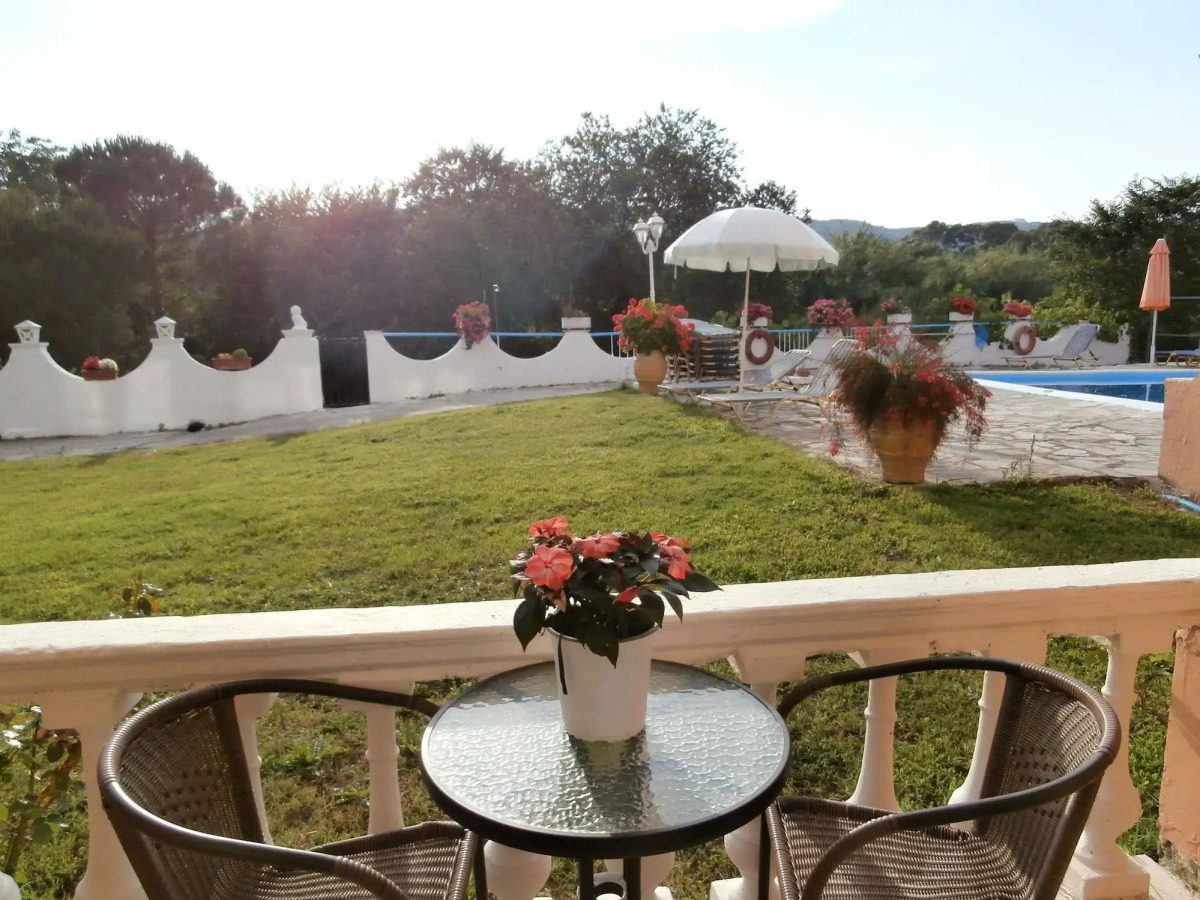 River Studios & Apartments