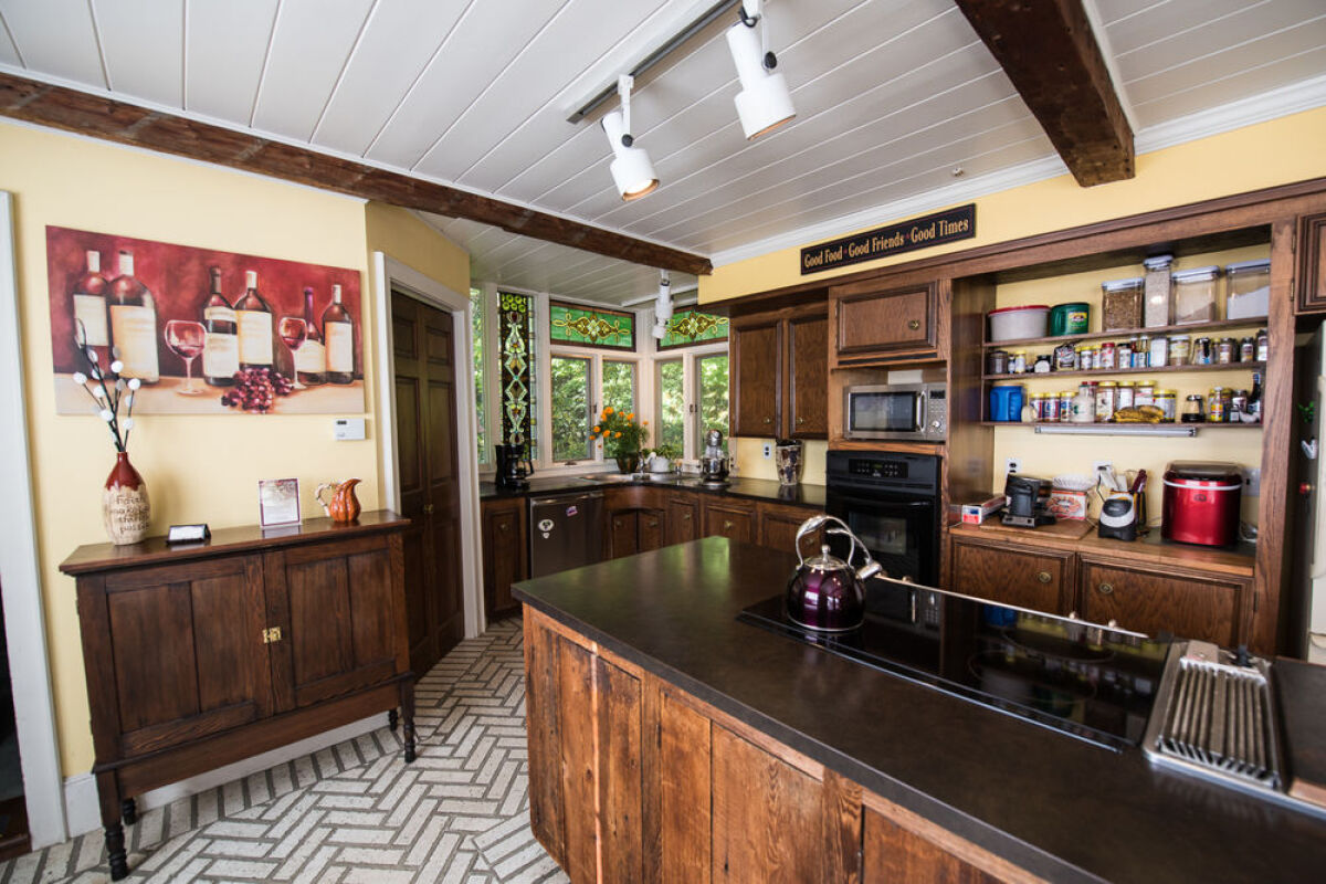 Admiral Peary Inn Bed & Breakfast