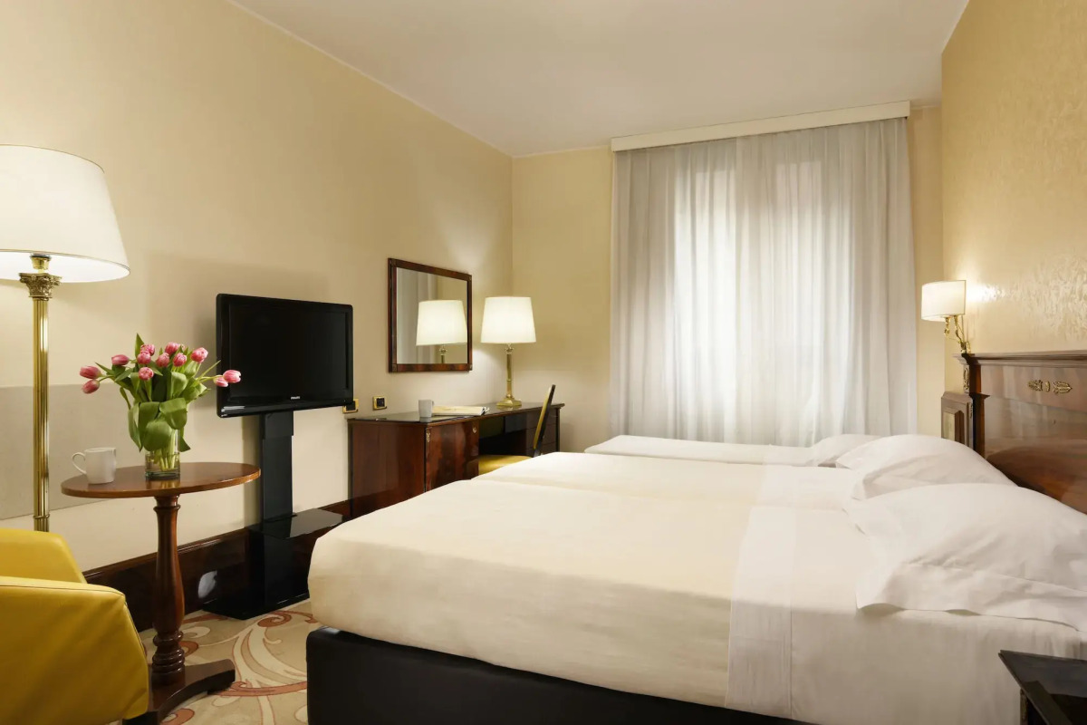 Отель UNAHOTELS Scandinavia Milano