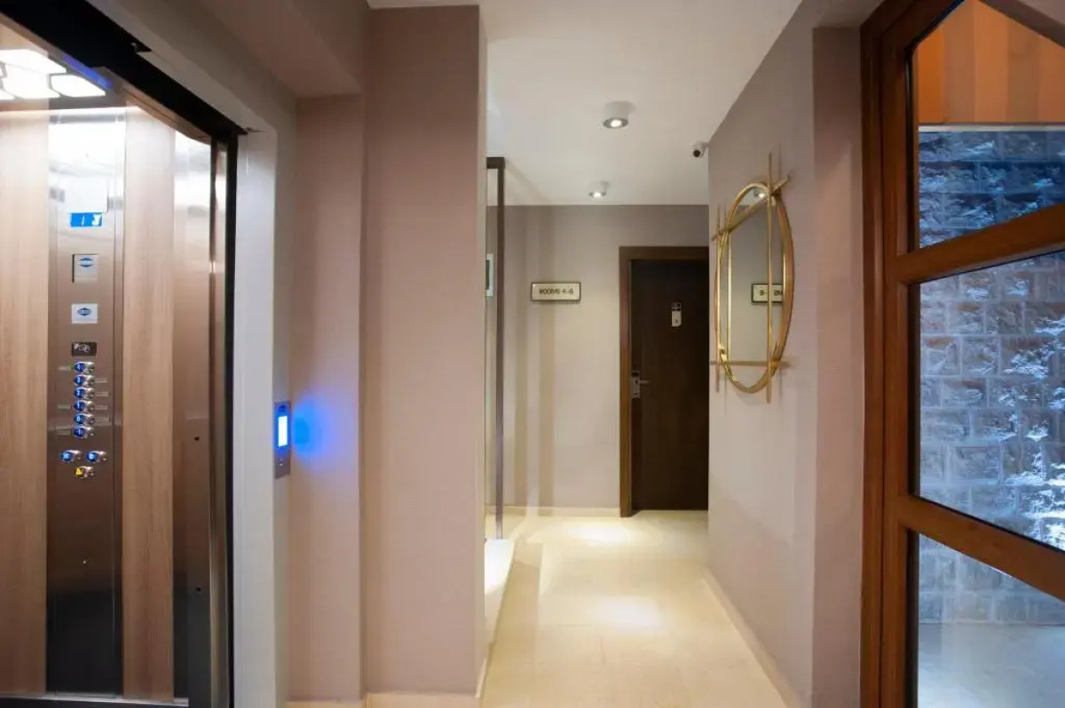 Отель Twelve by Aycon