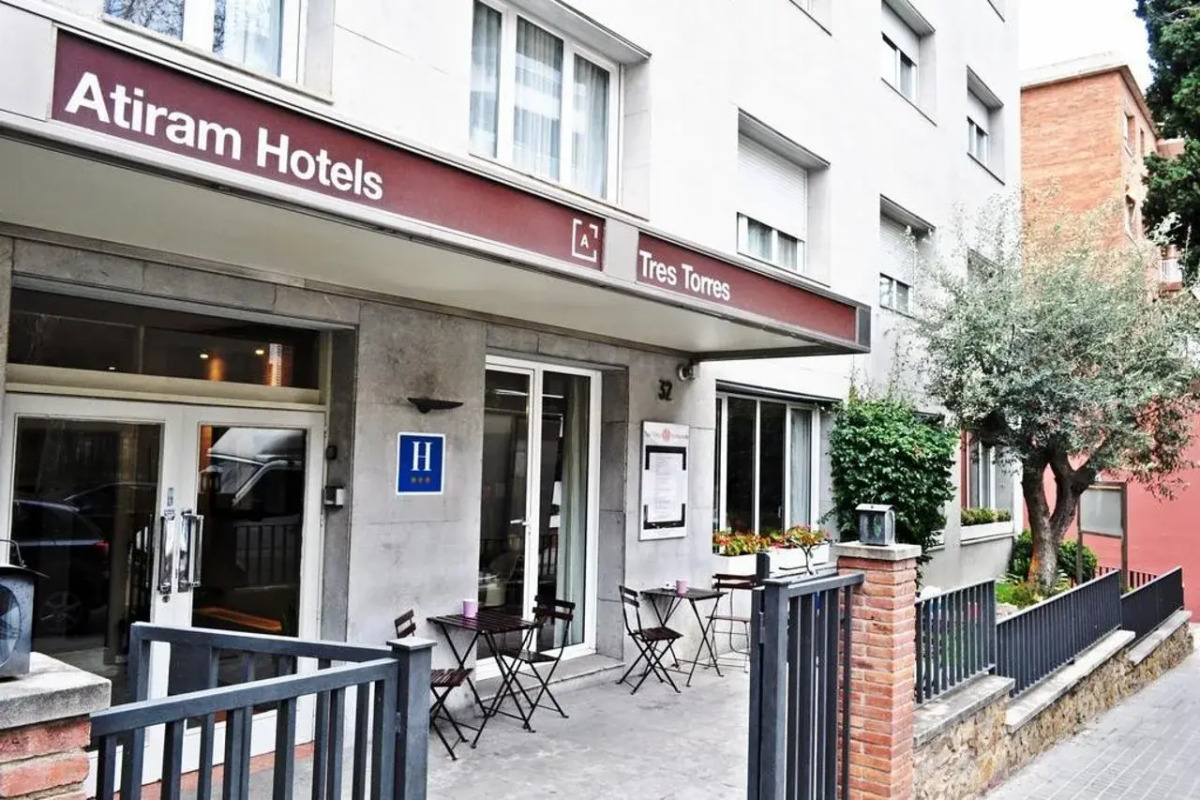 Отель Tres Torres Atiram