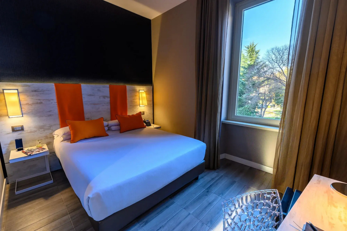 Отель The Guardian