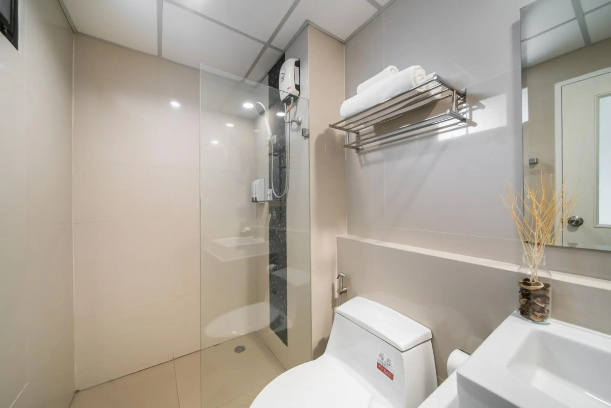 De Botan Srinakarin Hotel & Residence