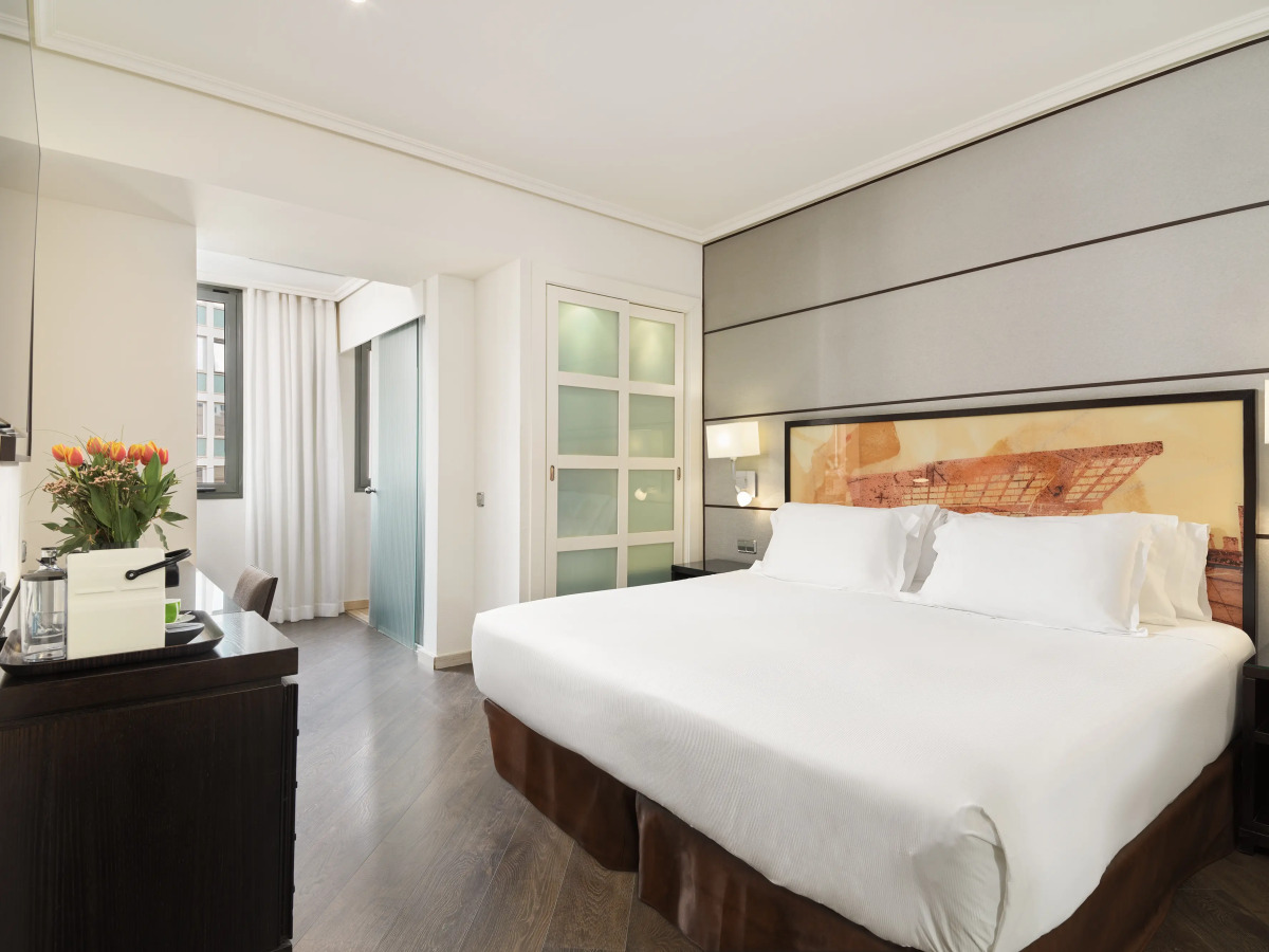 Отель H10 Universitat