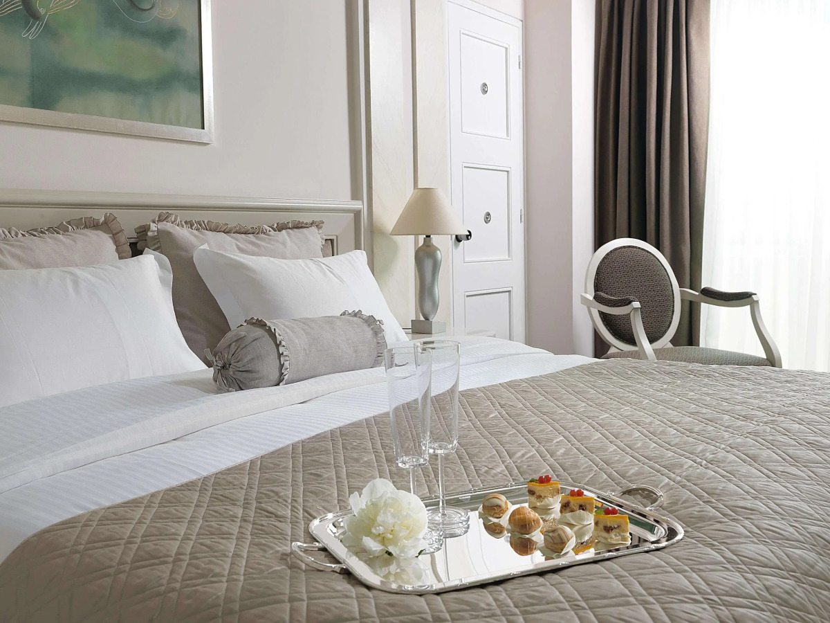 Отель NJV Athens Plaza