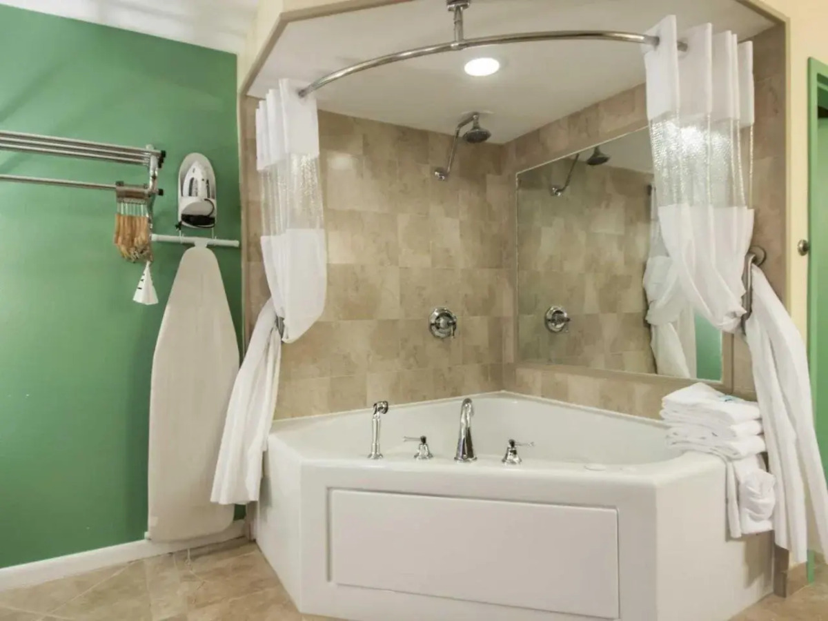 Rodeway Inn & Suites Fort Lauderdale Airport & Cruise Port