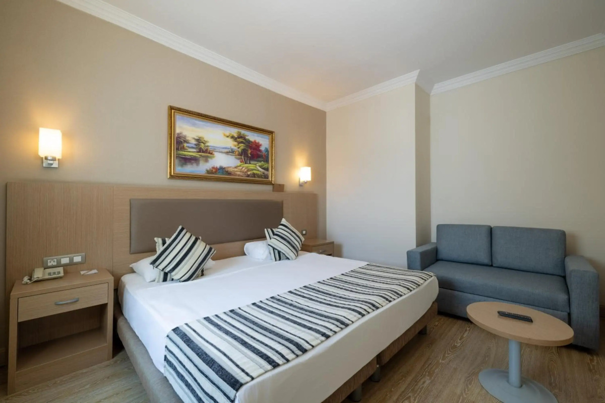 Отель Rich Melissa 