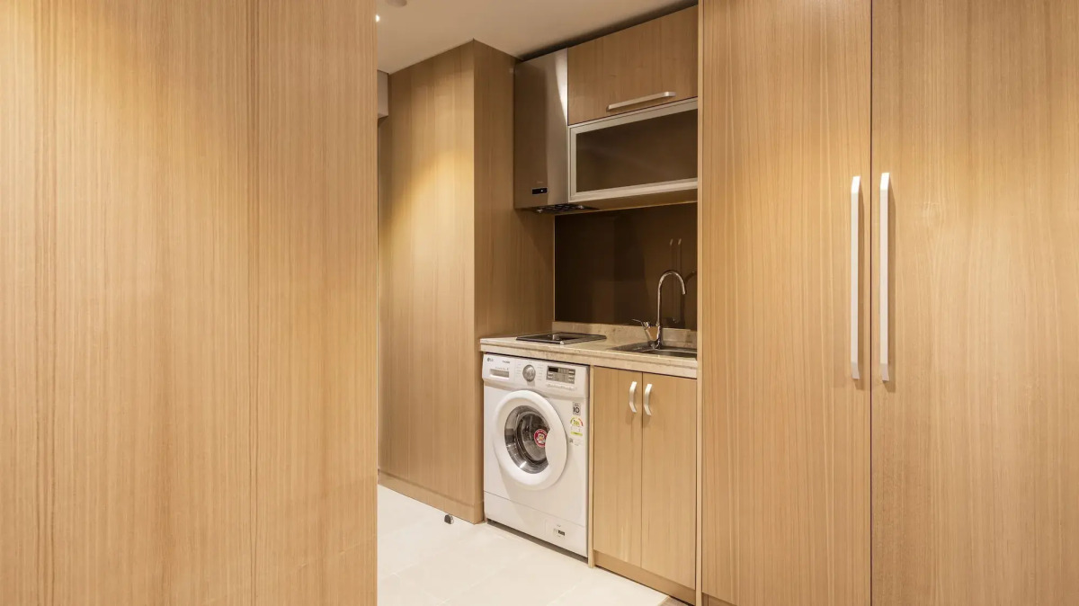 The First Stay Hotel