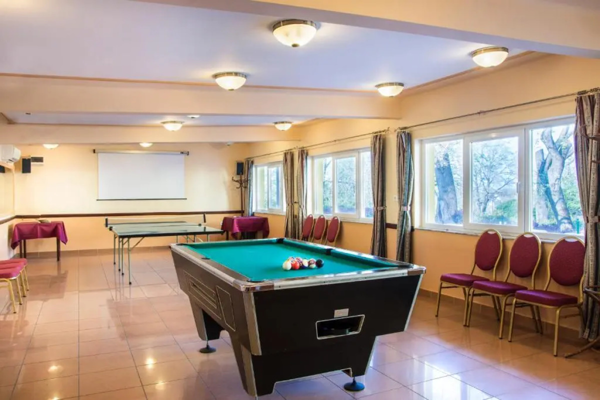 Fried Castle Hotel and Restaurant