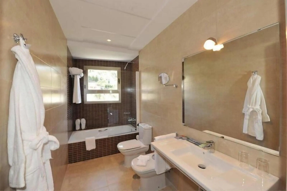 ON ALETA ROOM designed for adults