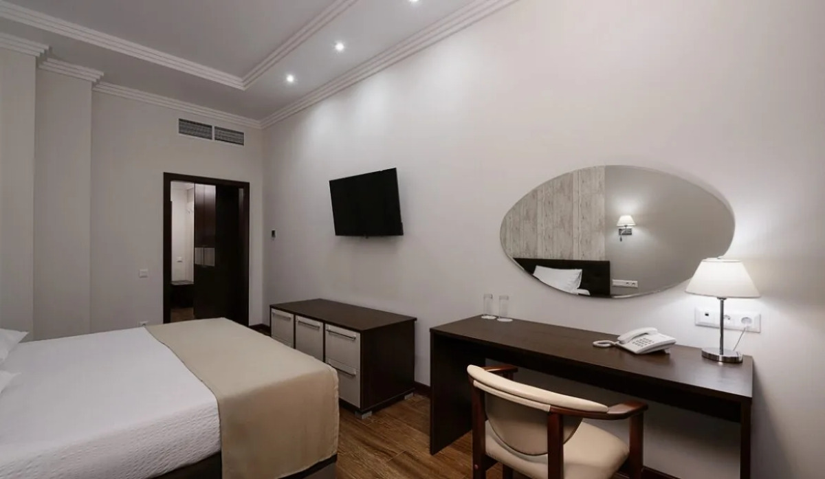 Imeni Chelyskintsev Hotel