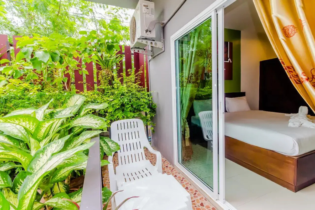 Baan Yuyen Karon Guesthouse