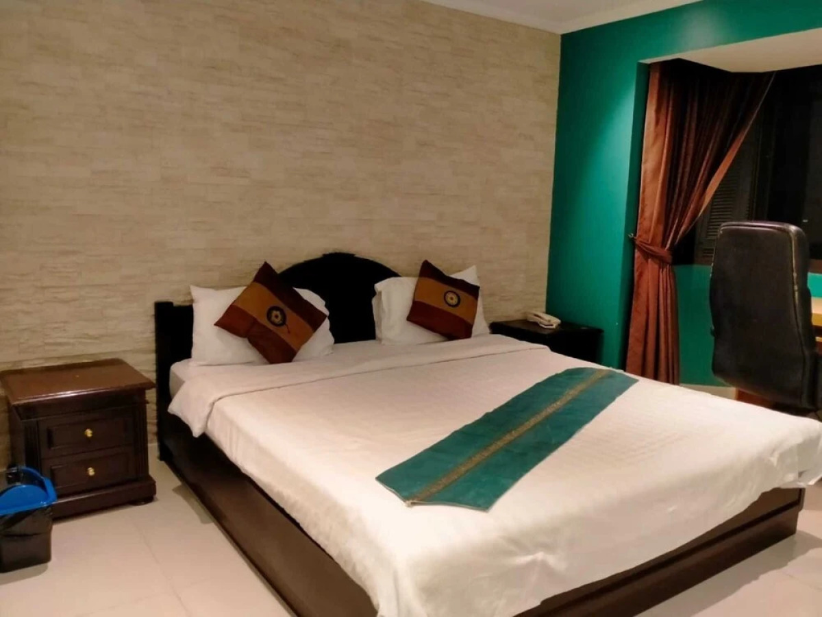 Апартаменты Omni Tower Direct Rooms Sukhumvit Soi 4