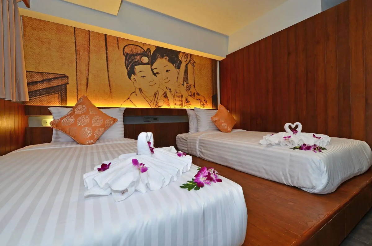 Lap Roi Karon Beachfront