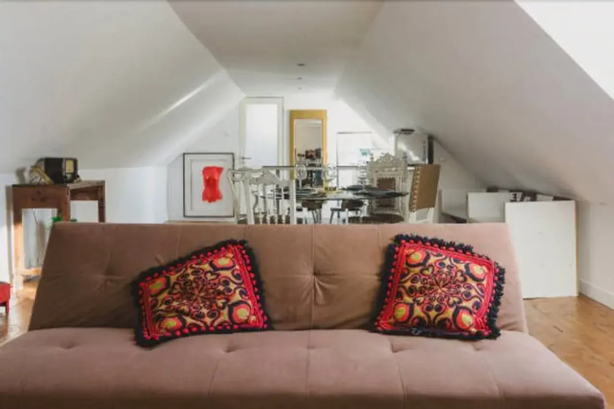 Locals Hostel & Suites