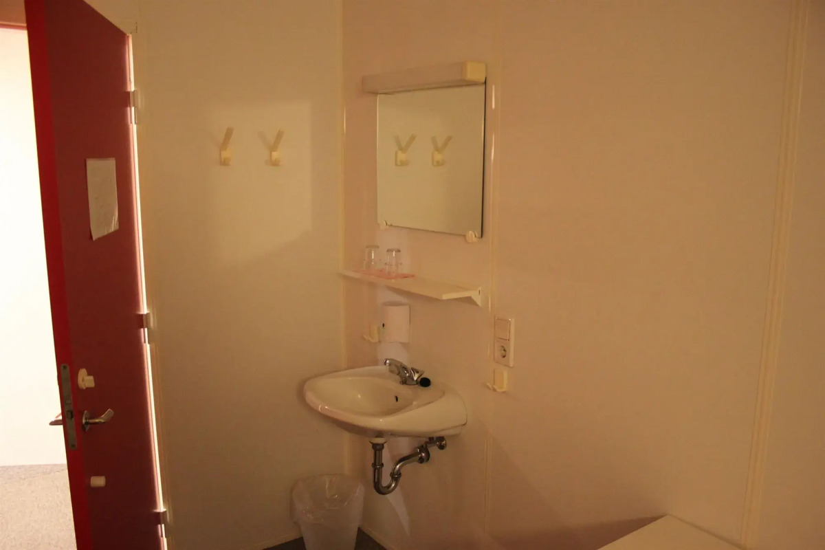 101 Guesthouse Hotel