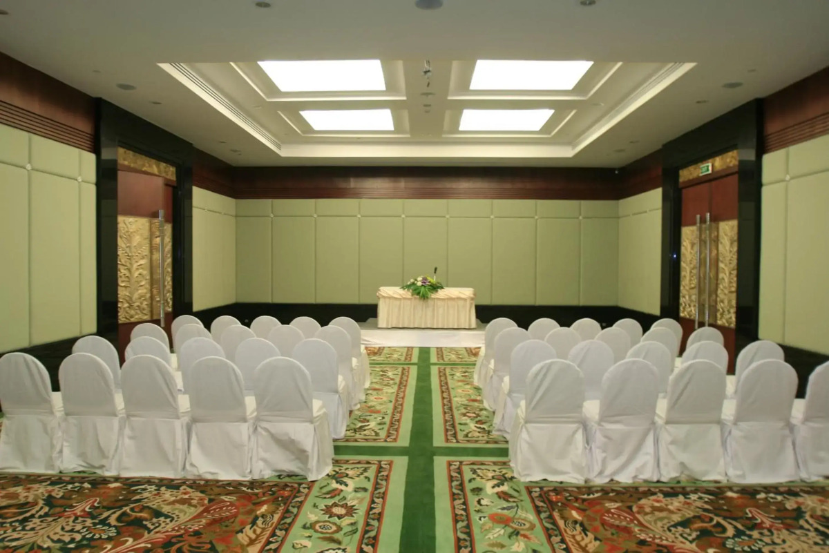 Курортный отель Grand Pacific Sovereign Resort & Spa