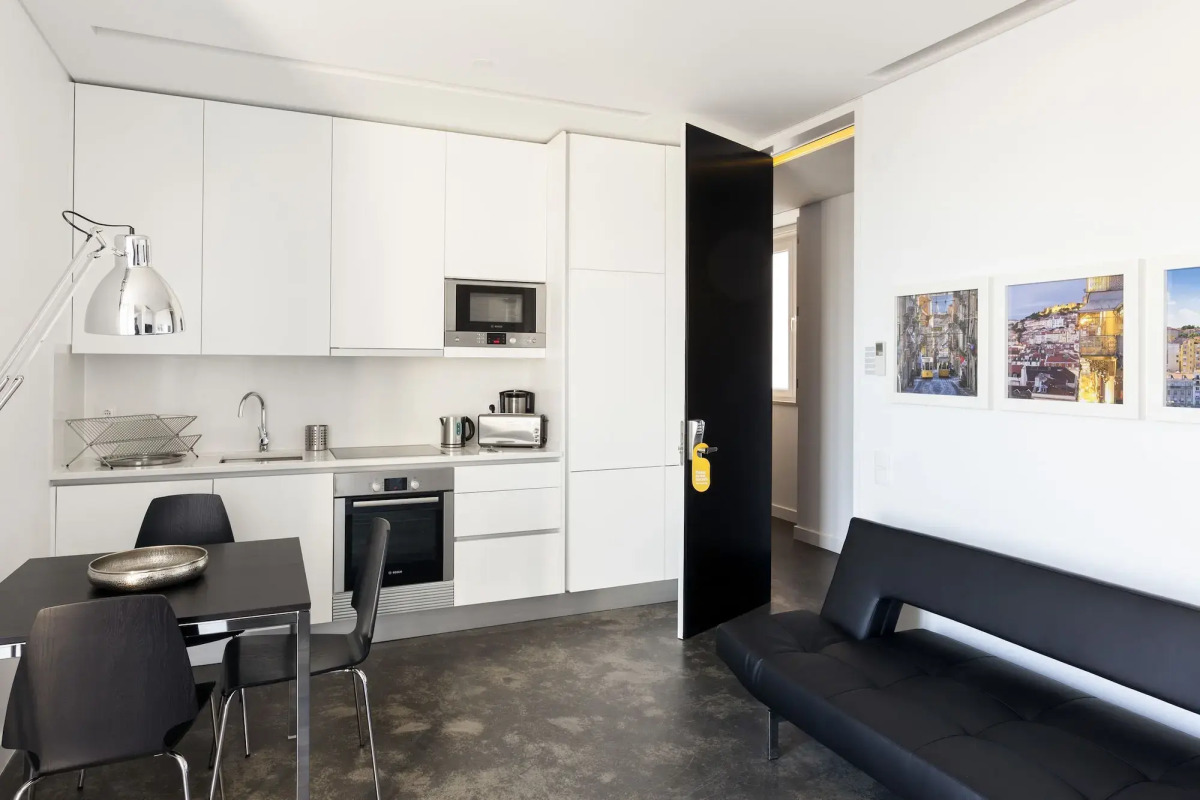 Hello Lisbon Santa Apolónia