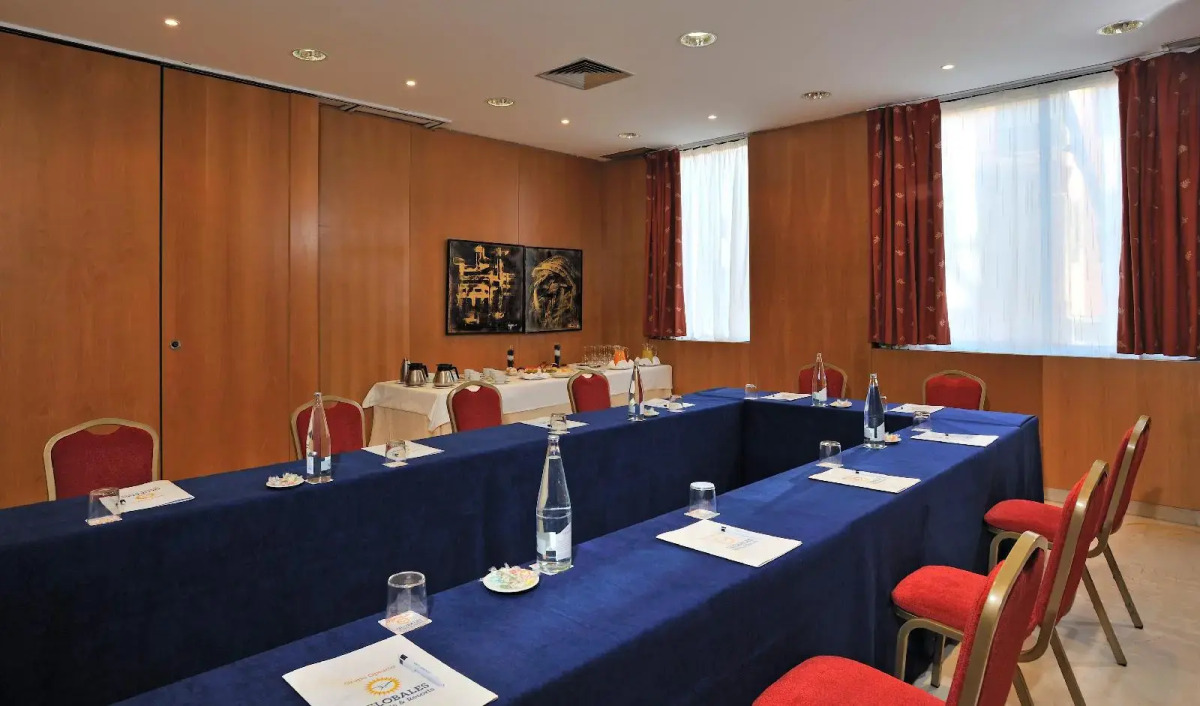 Отель Sercotel de los Reyes