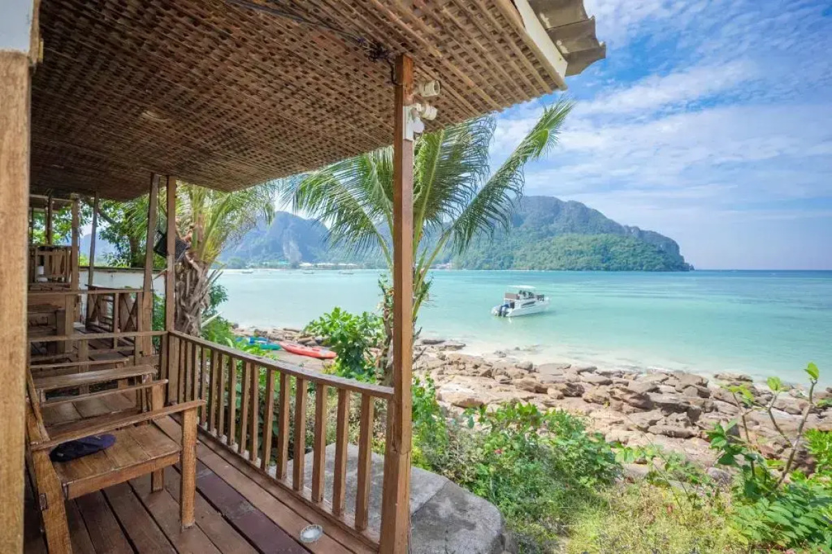 Phi Phi Cozy Seafront Resort