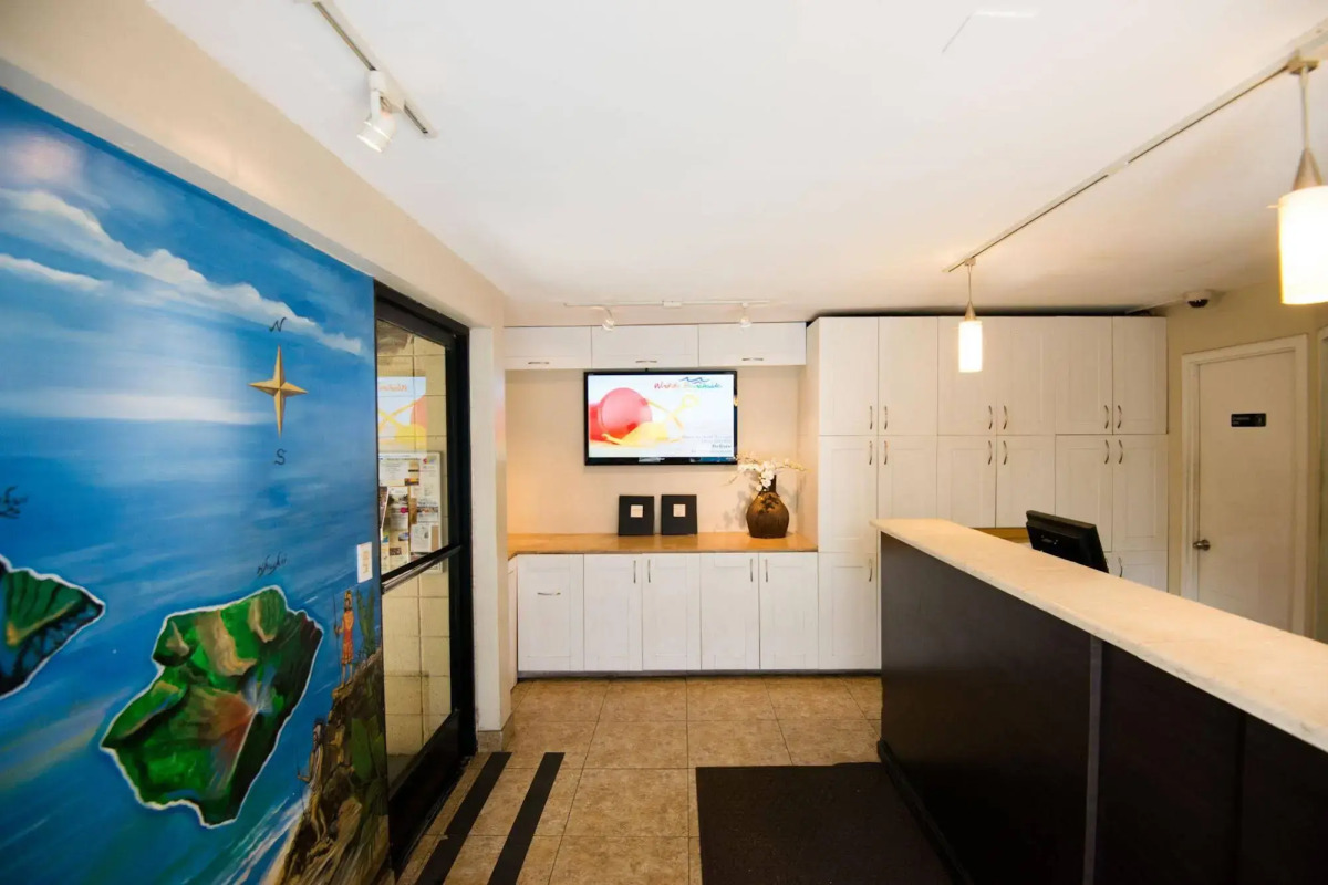 Waikiki Beachside Hostel