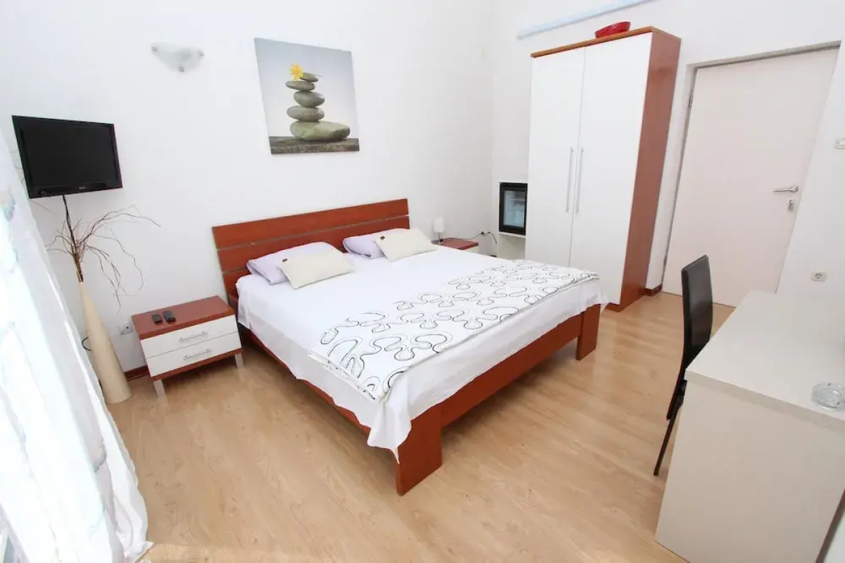 Rooms and Apartment Luana