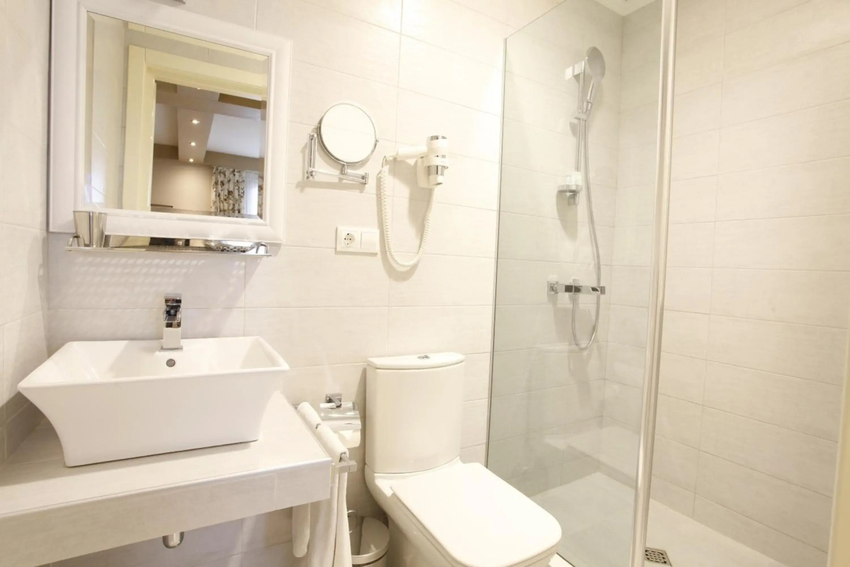 Ambassadori Kachreti Hotel & Golf Resort