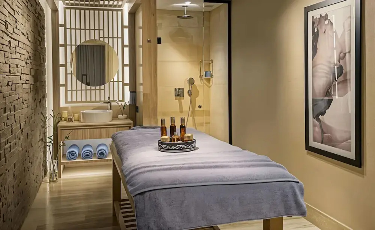 4-Bedroom Luxury Villa in 5 Star Resort Seafront