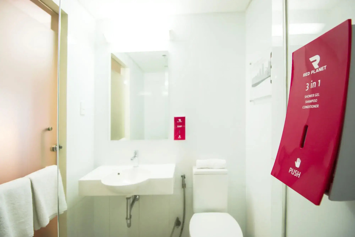 Red Planet Makati Amorsolo