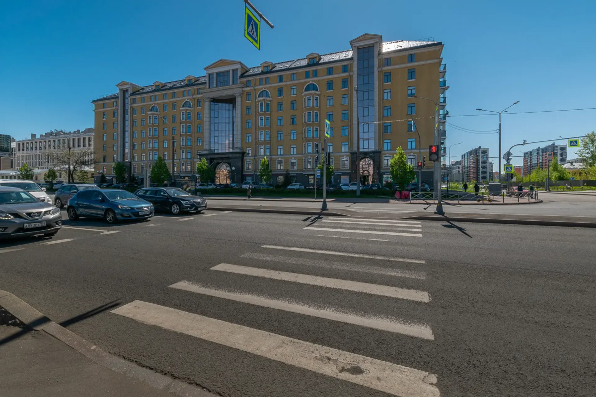 БелосНежность на набережной Обводного канала 108