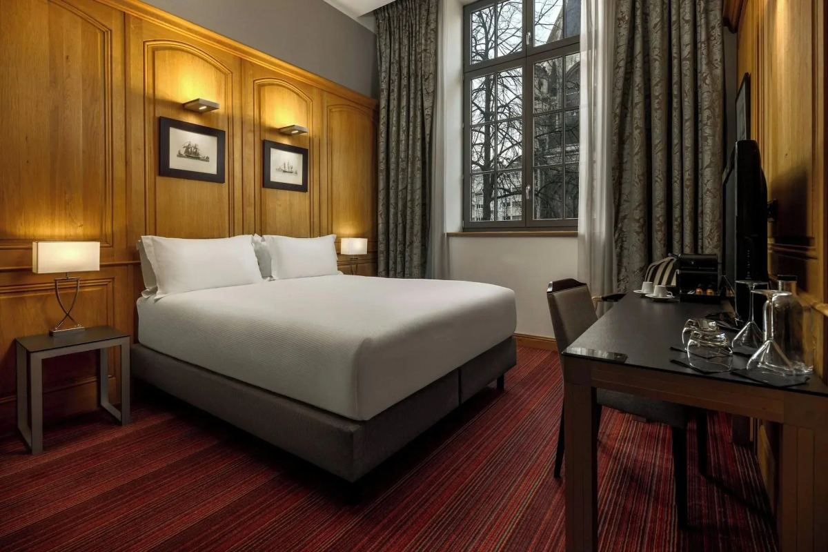 Hotel de Bourgtheroulde, Autograph Collection