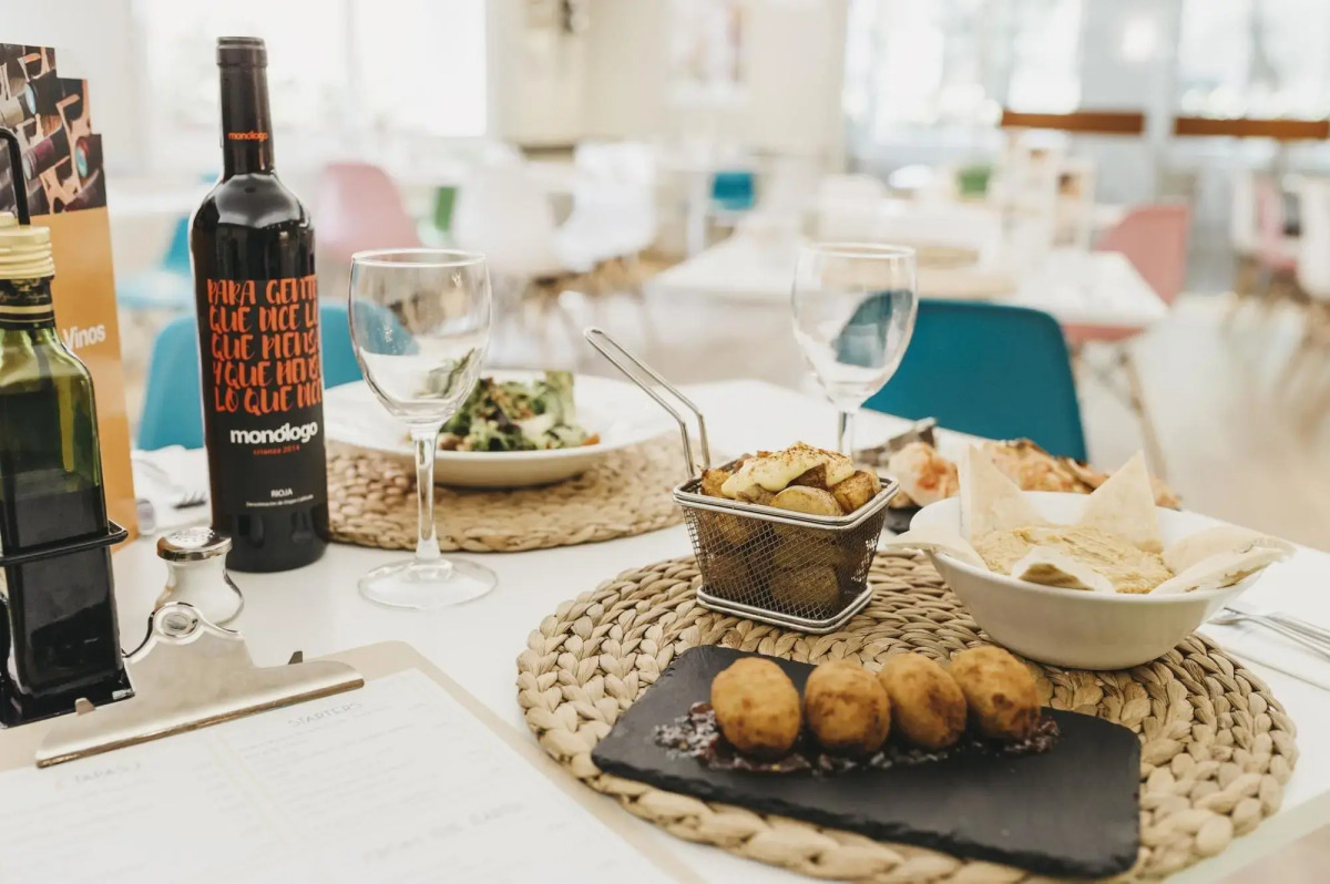 Отель Tres Torres Atiram