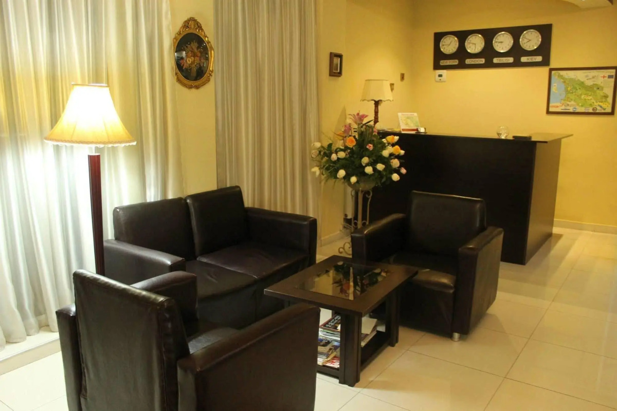 Армази Палас