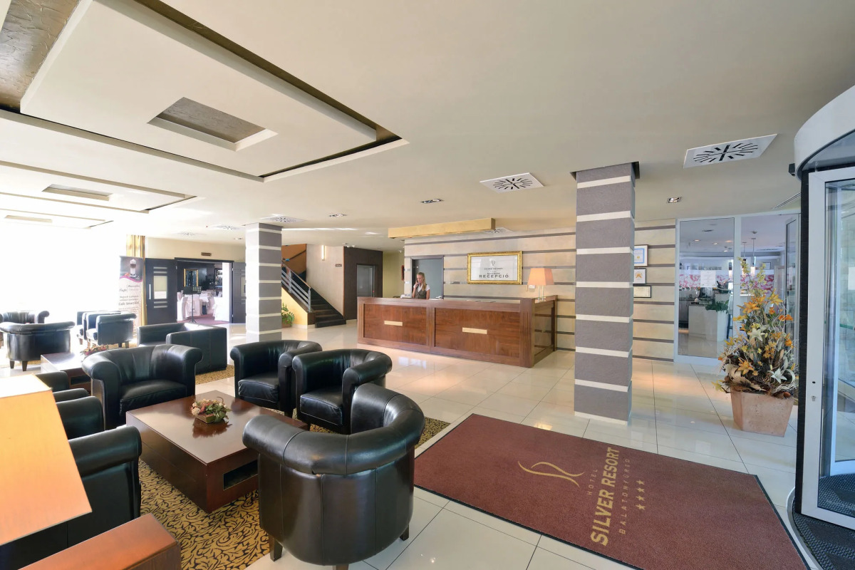 Hotel Golden Lake Resort