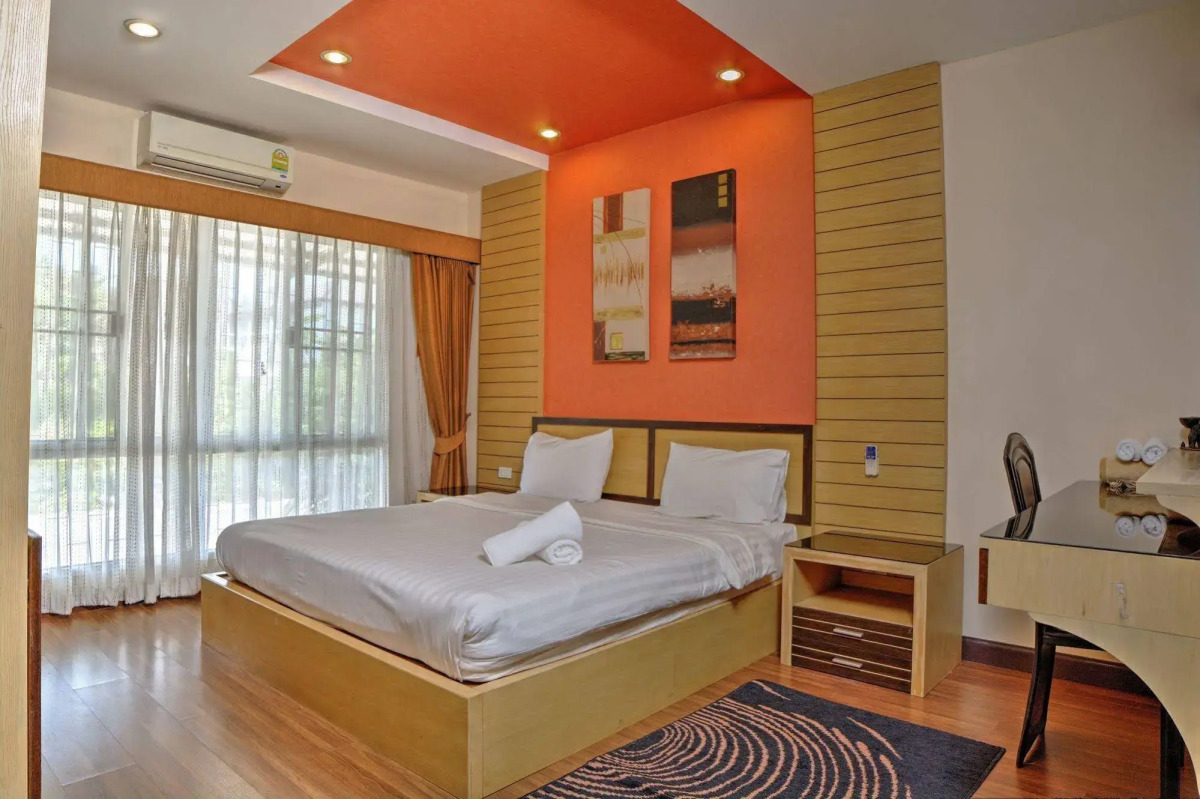 Whispering Palms Suite