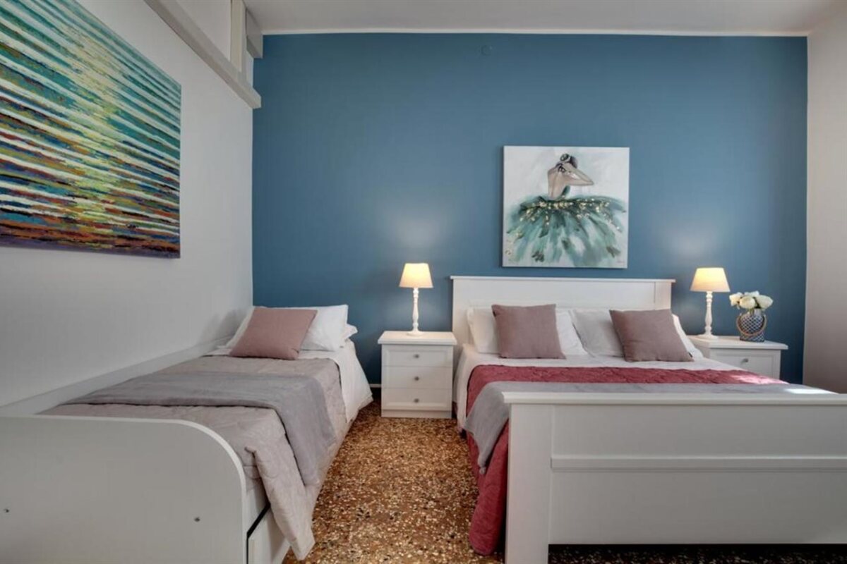 Accademia Opera Deluxe