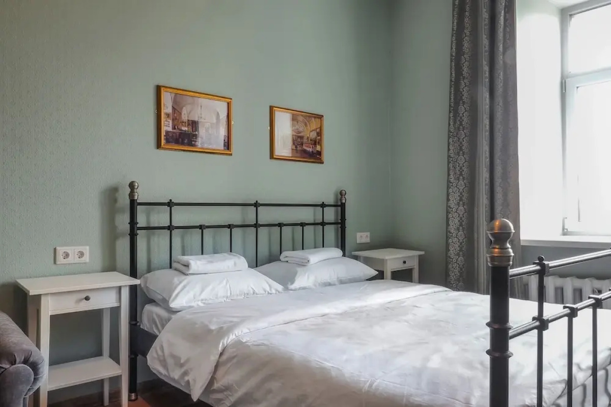 Friends Rooms on Vosstaniya