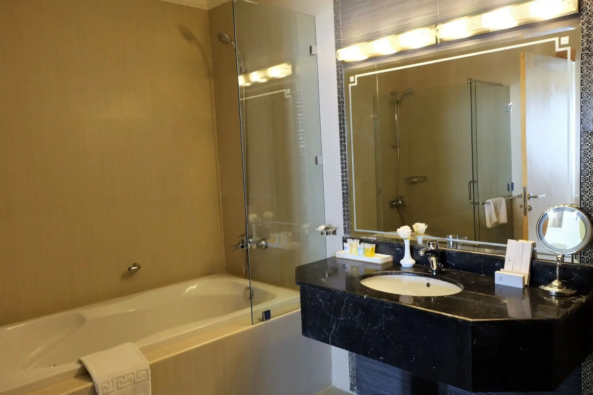 Magnum Hotel & Suites West Bay