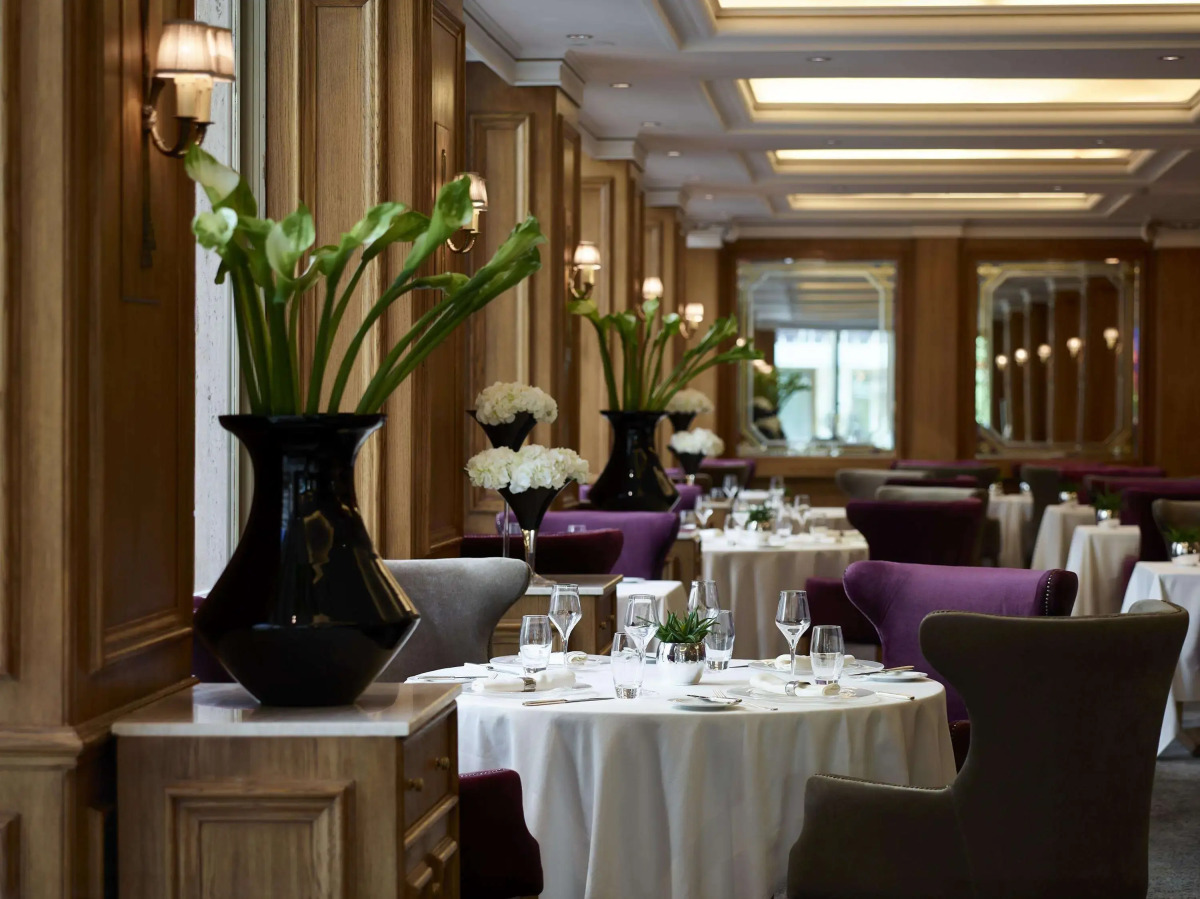 Отель NJV Athens Plaza